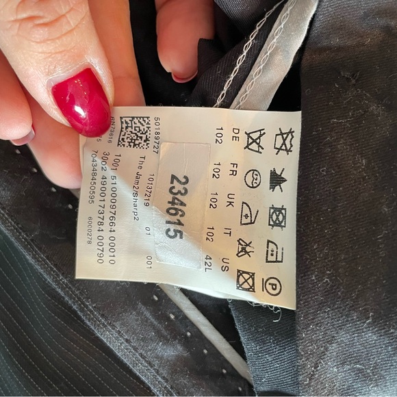 Black Hugo Boss suit for men - Picture 10 of 15